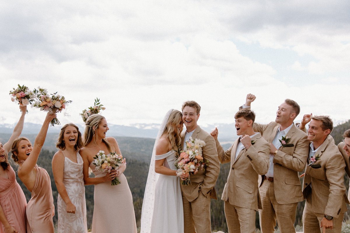 What a beautiful wedding! Thank you for sharing the day with us. ❤️