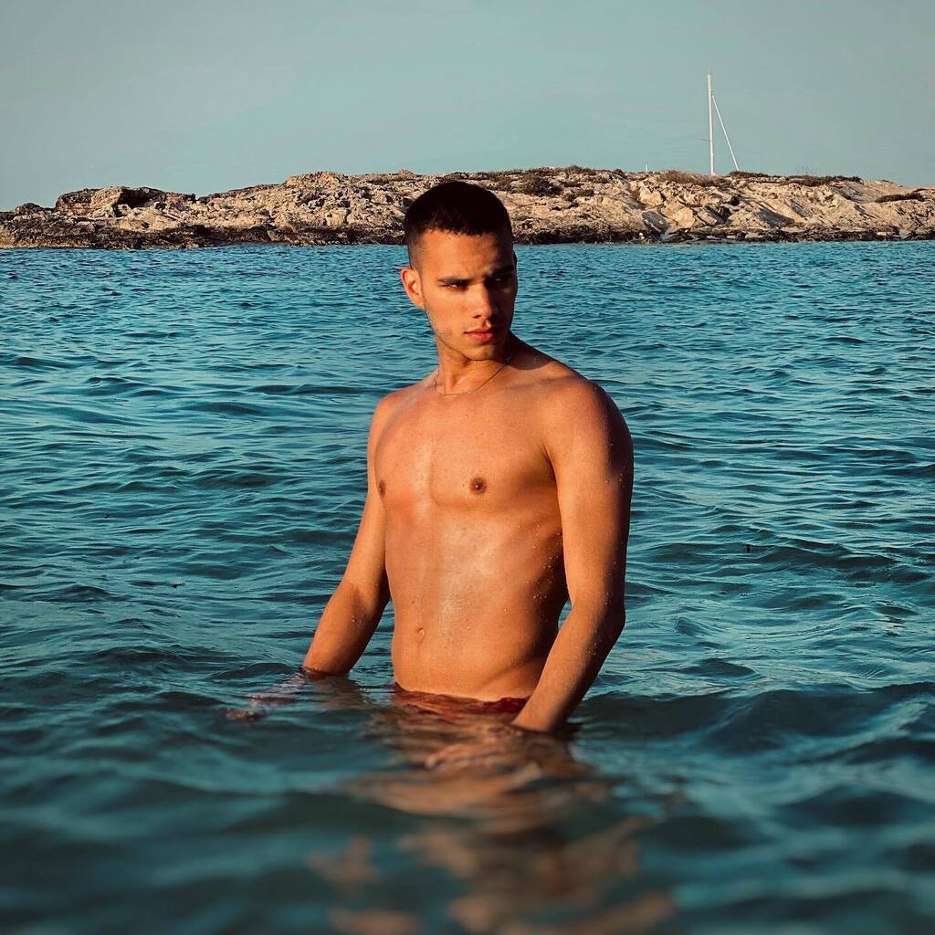 Leofficial77's tweet photo. Forever grateful ☺️
.
.
.
.
#photo #model #amazing #selfie #beauty #follow #lol #pretty #style https://t.co/fM9RzhnRTR