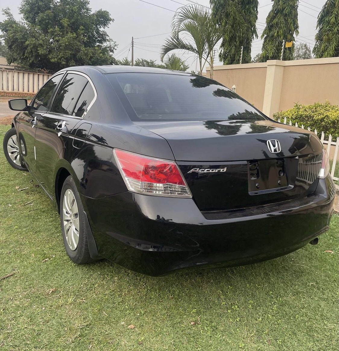Automall_ng's tweet photo. Few months used Honda Accord 2009 model
Price:3.3m
Location: Abuja 
#OsunDecides2022 #Portable #butpdpd #congratulationssir 
@Abuja_Magazine @Kha_dee_ja_tou @iMajorX @_FadlIV https://t.co/h1eXGE8sKR