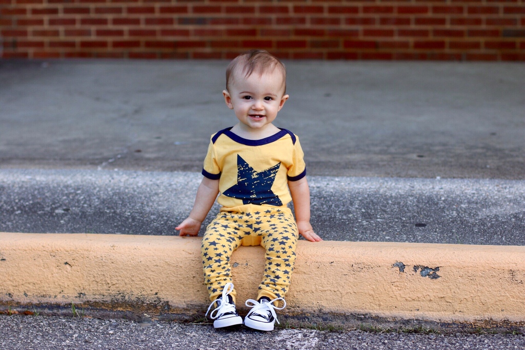 Yellow Star Leggings &amp; Tee

#doodlelove #thedoodlepants #doodlepants #cottonleggings #matchingsets #hoodieseason #kidhoodies #matchingtee #twinning #cutekidclothes #comfykidclothes #babyleggings #kidleggings #ootd #spacecollection #yellowstar