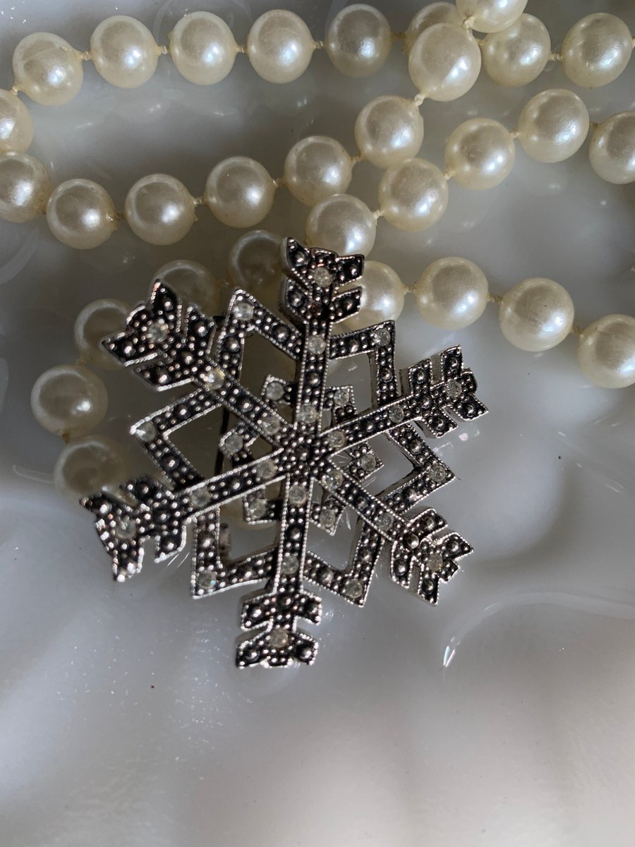 KeniGreenup's tweet photo. Excited to share the latest addition to my #etsy shop: Vintage AK Anne Klein Snowflake Brooch https://t.co/eI25drmFLI #silver #cubiczirconia #brooch #pin #vintagebrooch #vintagepin #hatpin #scarfpin #oldpins https://t.co/s79dv9lmGv
