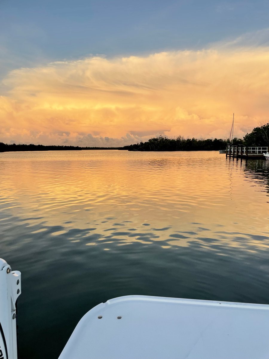 DarrenJDavisGCS's tweet photo. #sunrise #favoritetimeofday #goodlandflorida Great day on the @carolina_skiff Limited out on #mangrovesnapper by 10:00 a.m. @EvergladesNPS @MinnKotaMotors #backwaterfishing #swfl #workhardplayhard #itstheweekend #skiffsummer https://t.co/IZIN3j4A9c
