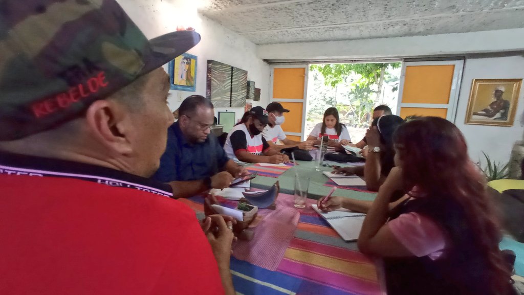 Nuestro Responsable Político del Bloque Centro Occidental <a href="/PeterSayagoMRT/">Peter Sayago</a> continúa el recorrido por el Estado <a href="/caraboboMRT/">CaraboboMRT</a> ésta vez desde el municipio Naguanagua, junto a la dirección regional y municipal quienes brindan un balance y análisis de su accionar rebelde

#TUPAMARO