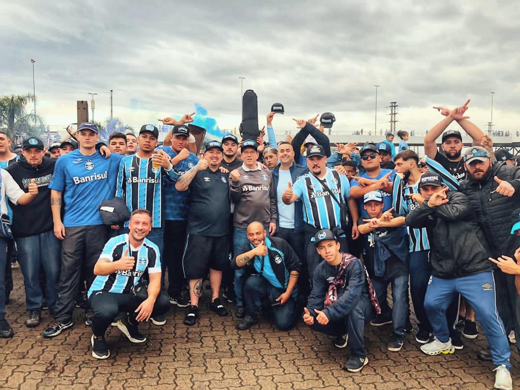 Baita dia, comenta dirigente que se reuniu com torcida gremista