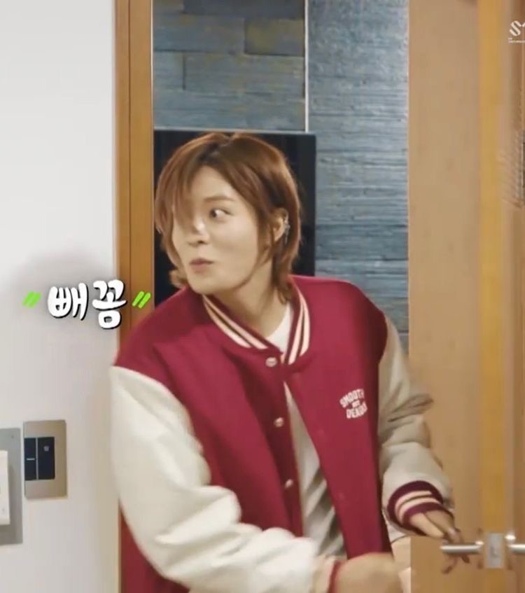 hourly yuta tweet media