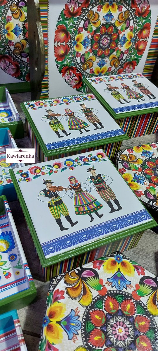 Se vienen las artesanias 2022 con diseños folk polacos de Kawiarenka. Pronto mas novedades!

#foklorpolski #polskifolk #artesanias #polishfolk #polishfolkart #diseñospolacos #decoupage #servilletas #serwetki #serwetkipapierowe