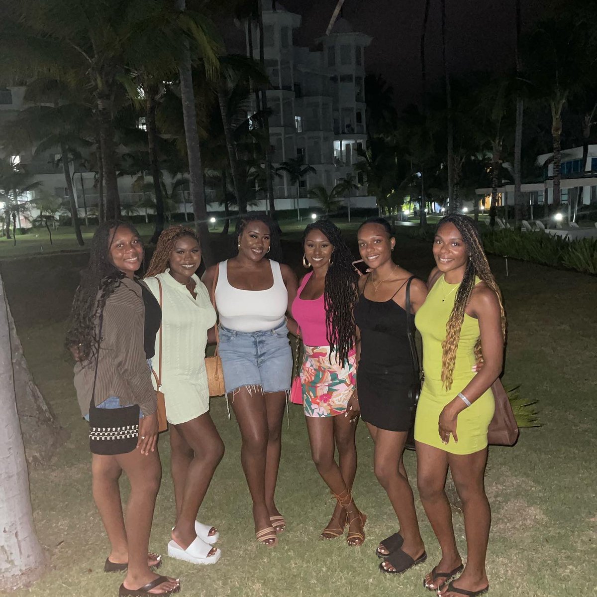 dexterhoward's tweet photo. I love mi familia! #HowardVacay2022 #PuntaCana #DominicanStyle #FamilyPriorities #HappySoul #HappyLife #HappyFamily #SelfCare #Sabbatical2022 https://t.co/dsuosbWj6U