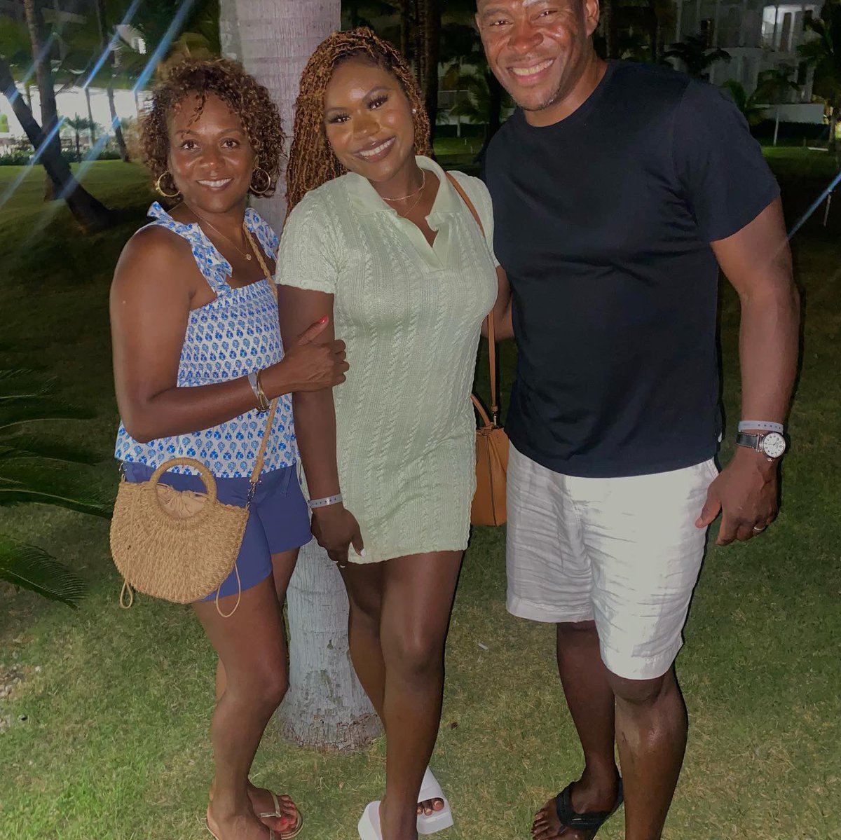 dexterhoward's tweet photo. I love mi familia! #HowardVacay2022 #PuntaCana #DominicanStyle #FamilyPriorities #HappySoul #HappyLife #HappyFamily #SelfCare #Sabbatical2022 https://t.co/dsuosbWj6U