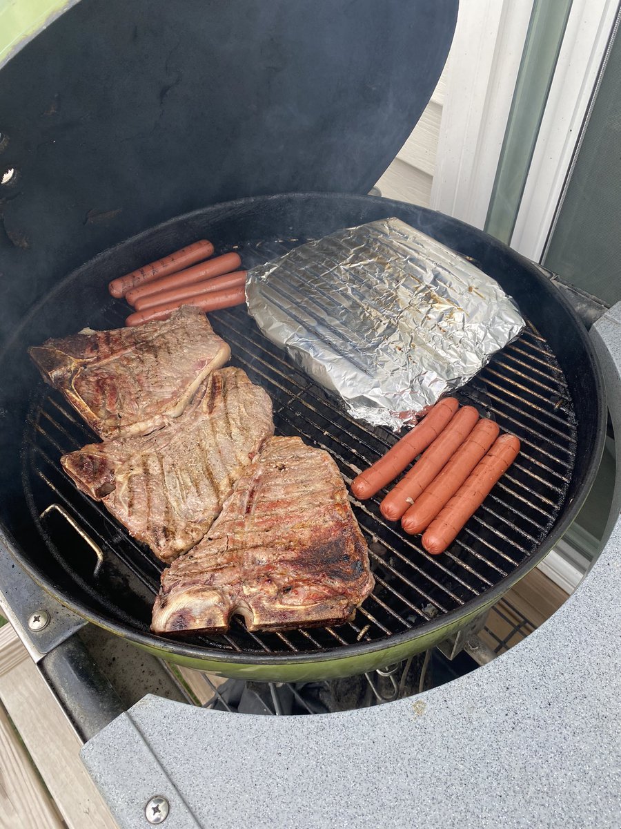 TurfSpartanLord's tweet image. Sorry @francisdmarion but it’s meat and potatoes here for me tonight with a side of #Zebra @Kingsford underneath with the #EZOPEN bag for @GreensPro @foodiesofturf #TBone