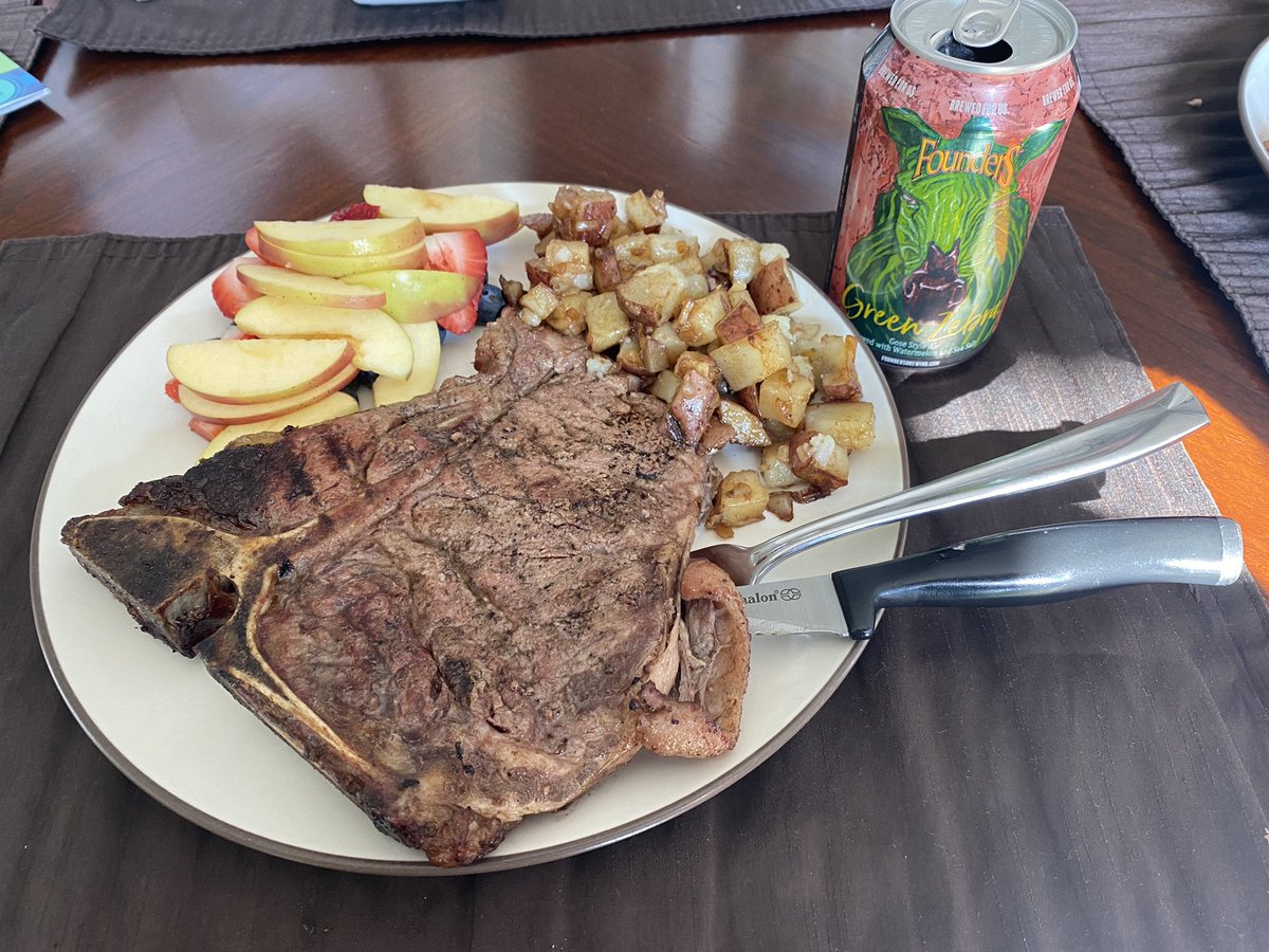 TurfSpartanLord's tweet image. Sorry @francisdmarion but it’s meat and potatoes here for me tonight with a side of #Zebra @Kingsford underneath with the #EZOPEN bag for @GreensPro @foodiesofturf #TBone