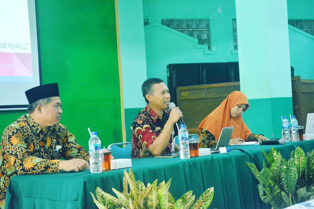 miisambaspbg's tweet image. Kegiatan In House Training (IHT) Tahap II &quot;Implementasi Kurikulum Merdeka (IKM) di MI Istiqomah Sambas Purbalingga

#yayasanistiqomahsambaspbg #LPIS #miisambaspbg #inhousetraining #implementasikurikulummerdeka #kurikulummerdeka