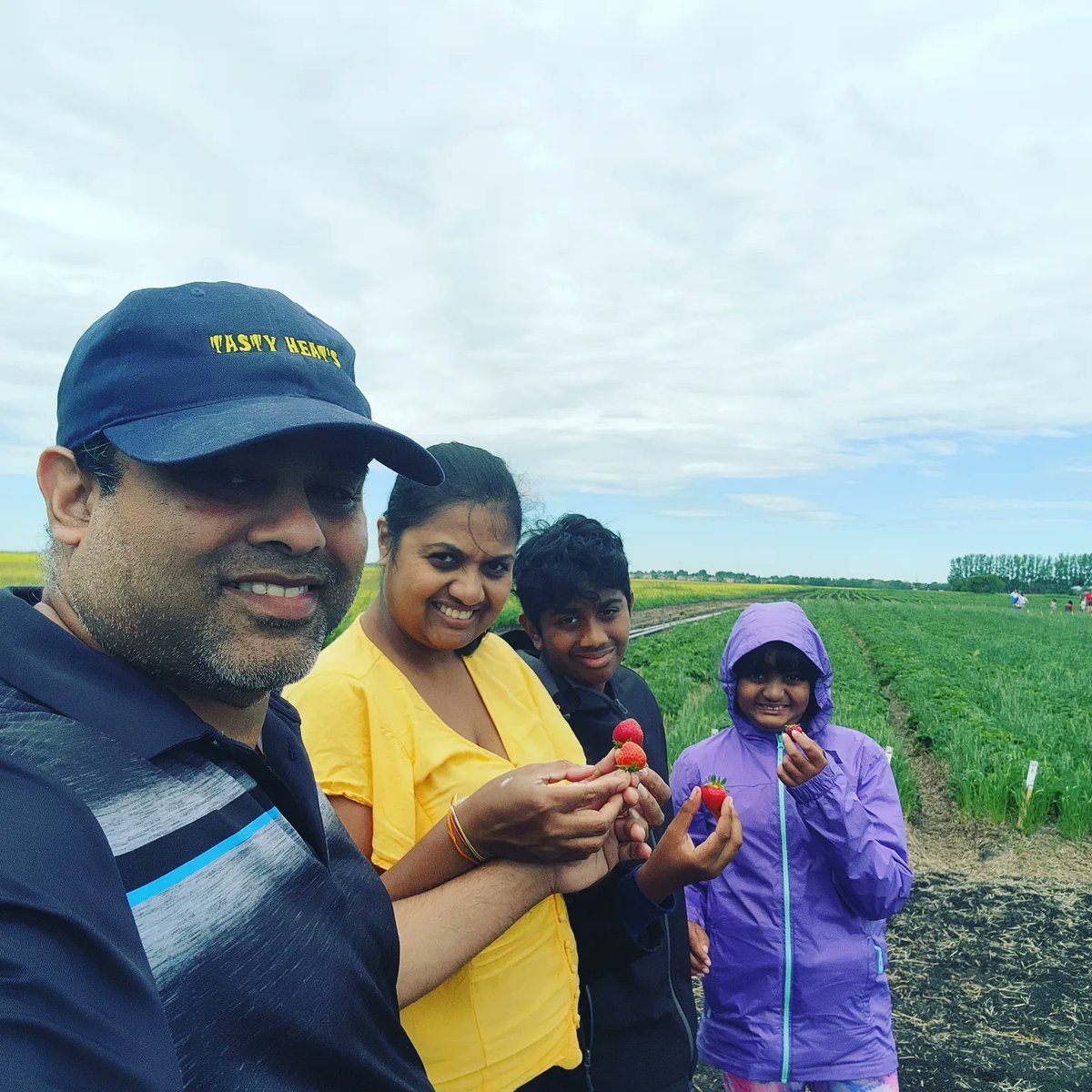 TastyHeatsFoods's tweet photo. Strawberry ๐ Picking ....
#Strawberry #strawberrypicking #Manitoba #localbusiness #SupportSmallBusiness #winnipegbusiness #Winnipeg #upick #upickfarm https://t.co/r4vBxZbkbT