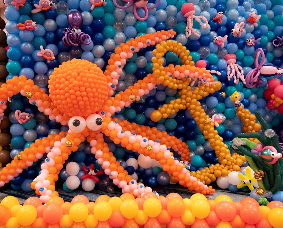 GKTWVillage's tweet photo. Thank you to Qualatex, the @HRGrandCypress, all of the talented balloon artists and organizations, and everyone who helped make our #BalloonWonderland fundraiser such a tremendous success to help make dreams come true for critically ill children and their families! 💜 https://t.co/4pgEaLwbJa