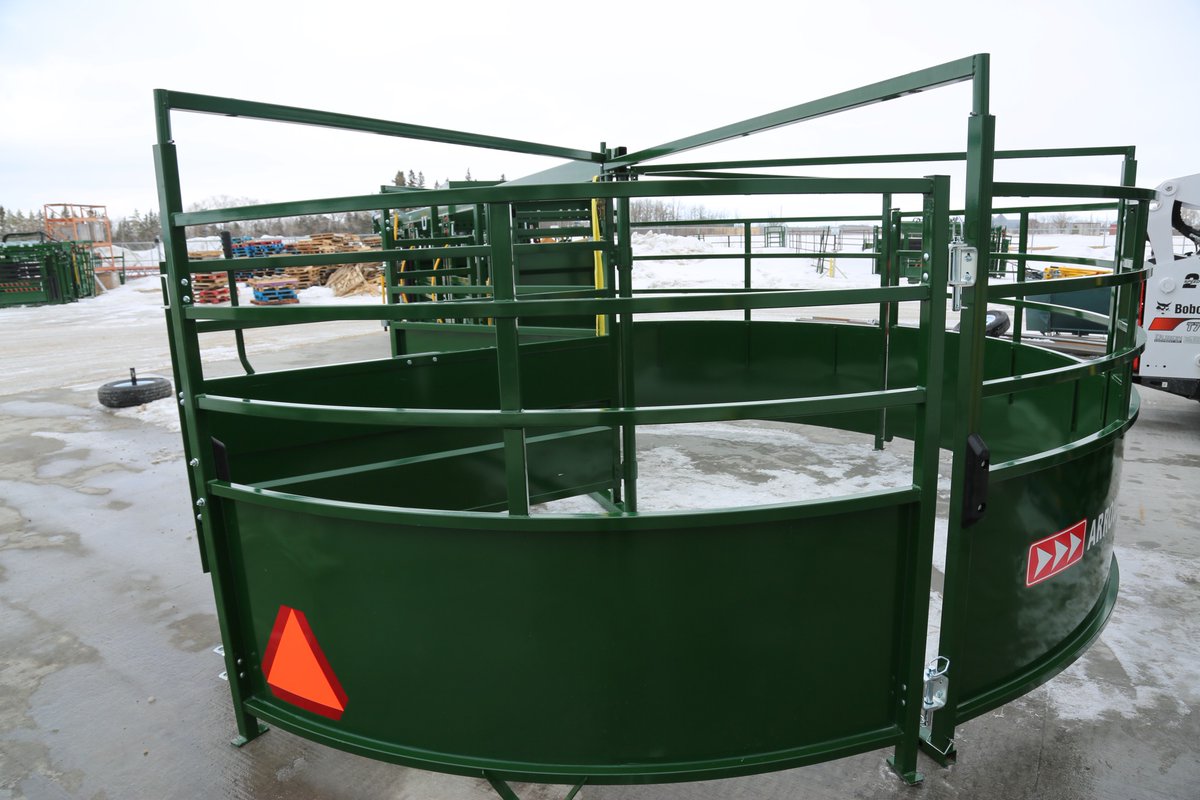 Arrowquip's tweet photo. Q-Catch 87 Series Portable Chute, Alley & Tub: Ready for safer, easier, quieter cattle handling?: https://t.co/qvyC9Xl95G
#qcatch #portablecattlehandling #87series #cattlechute #cattlealley #cattletub https://t.co/9ruYwvDURC