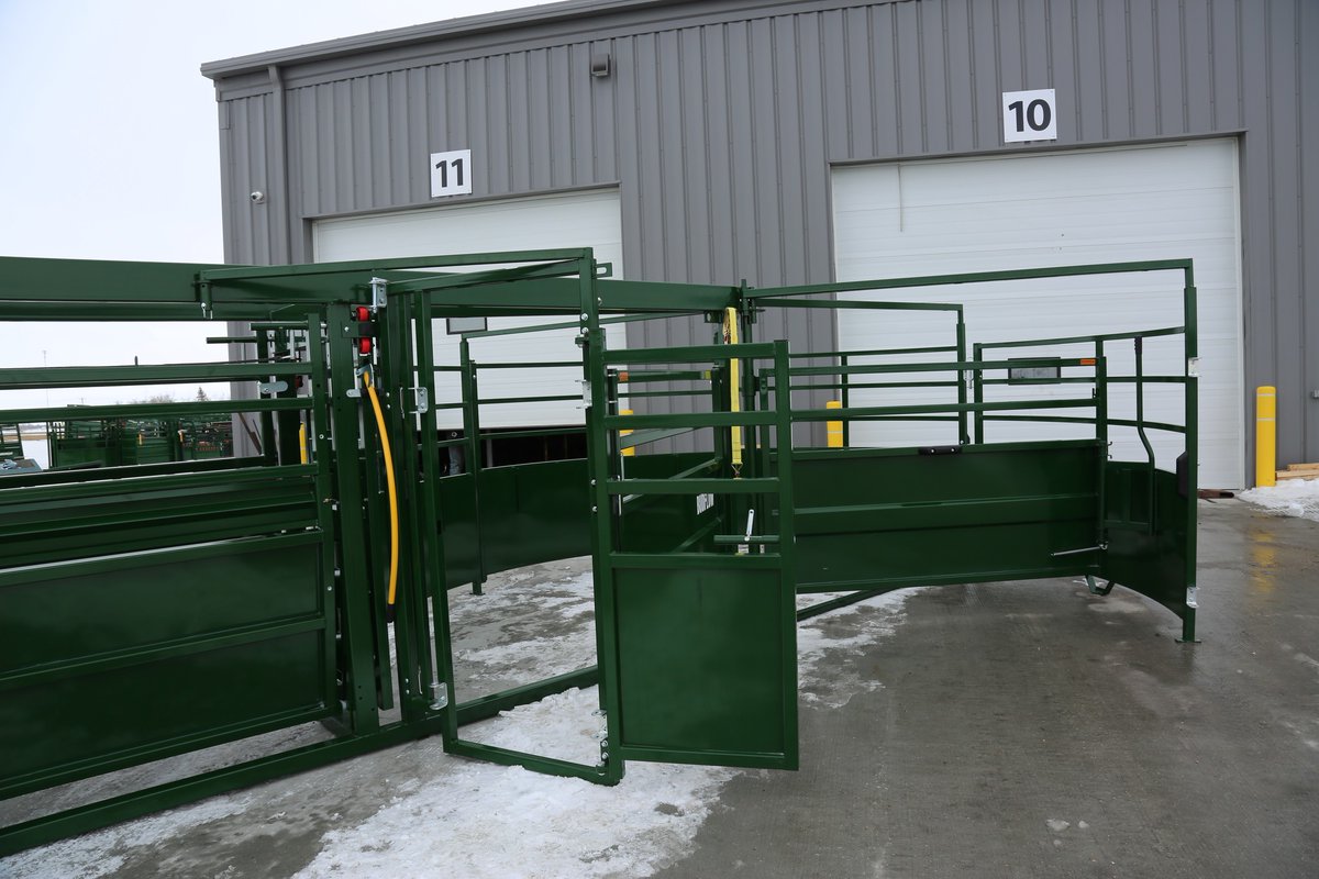 Arrowquip's tweet photo. Q-Catch 87 Series Portable Chute, Alley & Tub: Ready for safer, easier, quieter cattle handling?: https://t.co/qvyC9Xl95G
#qcatch #portablecattlehandling #87series #cattlechute #cattlealley #cattletub https://t.co/9ruYwvDURC