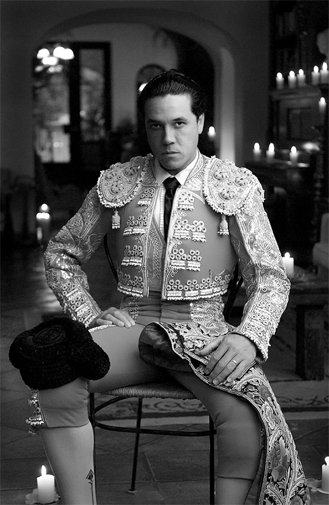 This Photo Independent highlight is from American documentary photographer Doug Menuez. Titled 'El Conde, Guadalajara, Mexico' is from his series and book, Heaven, Earth, Tequila. Archival pigment print. You can purchase this print or view more at: bit.ly/3NLsglM