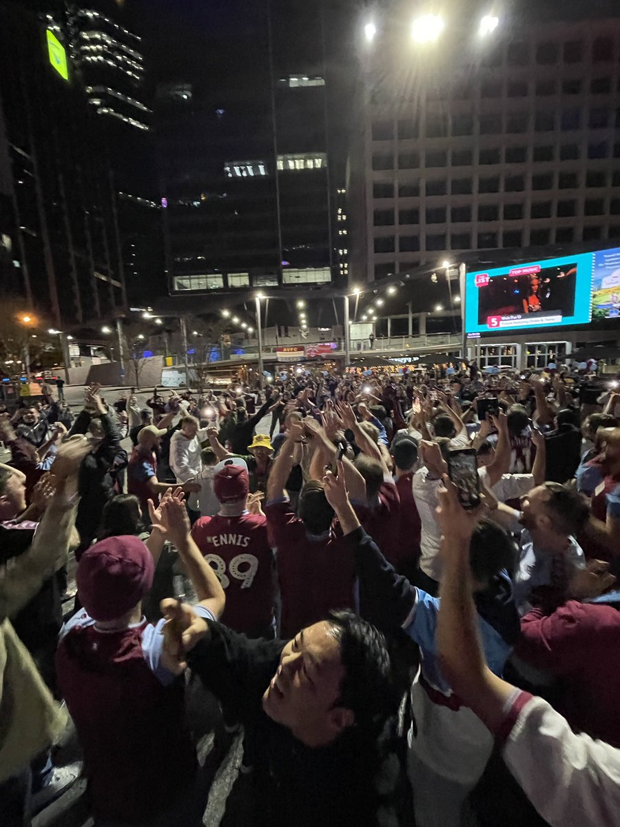 tobyhook's tweet photo. Awesome to meet so many Aussie Villans last night, what a turn out! #avfc #utv https://t.co/KYRb0SVauJ
