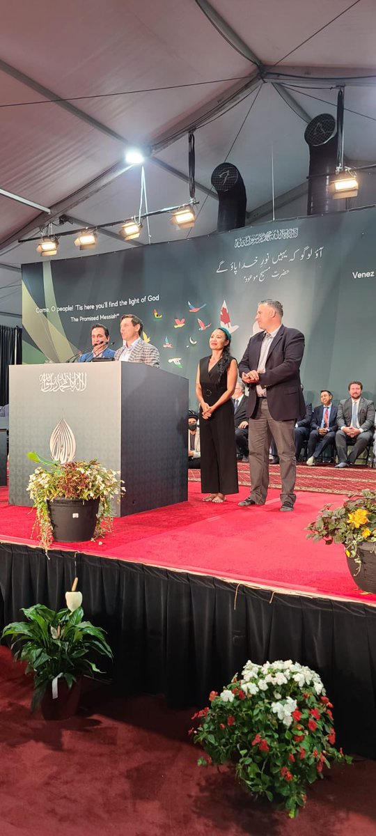 patrickbrownont's tweet photo. Honoured to speak at #JalsaCanada in #Bradford to celebrate @ahmadiyyacanada, @humanityfirst and #LoveForAllHatredForNone. #Brampton ❤️’s our Ahmadiyya Jamaat. https://t.co/Z1sH3a2auA