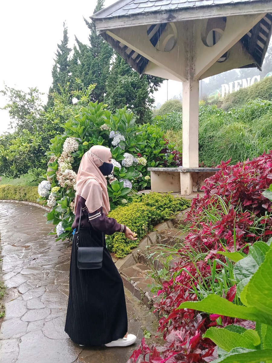 169ab_'s tweet photo. @ohmybeautybank Versi rok &amp; gamis https://t.co/QoGHK1uGAr