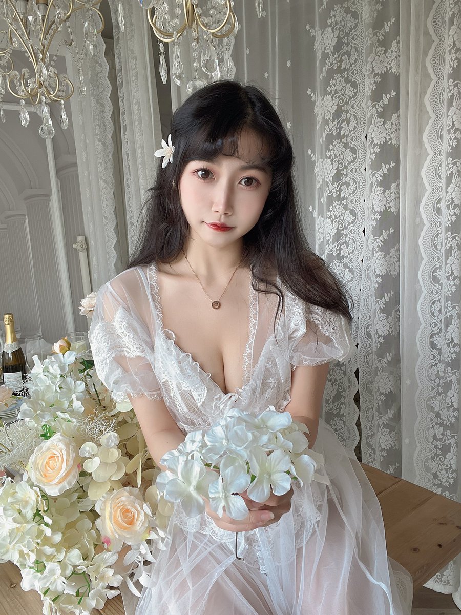 我连暧昧都是1v1的人，我才看不上三心二意的爱 https://t.co/Wqy9Lxhgrp