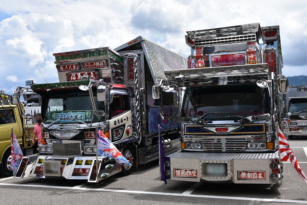 デコトラ　希少2台セット 専用2台セット 波絵 デコトラ トラック トミカ ミニカー
