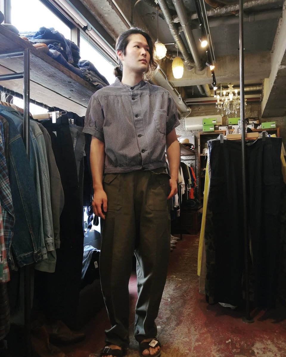 SQUATSHOP's tweet photo. Recommend 

スイス🇨🇭ミルキングワークJKT
×
スウェーデン軍🇸🇪カーゴパンツ

タイト感のある短丈なミルキングJKTにボリュームのあるスウェーデン軍カーゴの組み合わせ

脚長効果が期待出来ます🦵 https://t.co/D0ldppbvJE