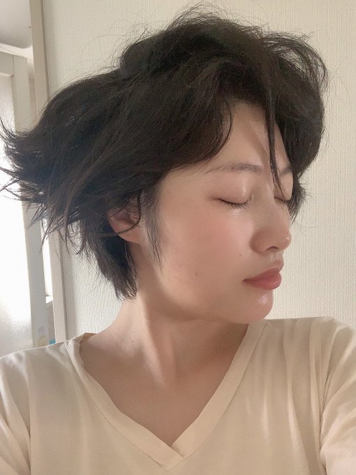 今朝の寝ぐせが過去最大だったww  みんなとの時間が楽しすぎたから帰宅してさみしかった&hellip;また会おうね！だいすき😊💚  そして今夜21時からえちパラ@PEchiechi 配信です！  『TT生着替え』 過激？！公開中止される前に見てね🤣 意見感想は<a class="tags" target="_blank" title="On Twitter" href="/?out=eyJ0eXAiOiJKV1QiLCJhbGciOiJIUzUxMiJ9.eyJpYXQiOjE3MjY4ODEzMjMsImlzcyI6InR3cG9ybnN0YXJzLmNvbSIsIm5iZiI6MTcyNjg4MTMyMywiZXhwIjoxNzU4NDE3MzIzLCJyZWRpcmVjdF91cmwiOiJodHRwczovL3R3aXR0ZXIuY29tL1BFY2hpZWNoaSJ9.gtkV9E71PgprfjCCQDQ8ISl01M6oAf4vr9IgBFja0bdCI1F4SpNHdVYWDD6whVxm2oHjAm_3kXkFmX-OEpHFwQ">@PEchiechi</a><a href="/tag/%E3%81%88%E3%81%A1%E3%81%88%E3%81%A1tv"class="tags"><span>#えちえちtv</span></a>