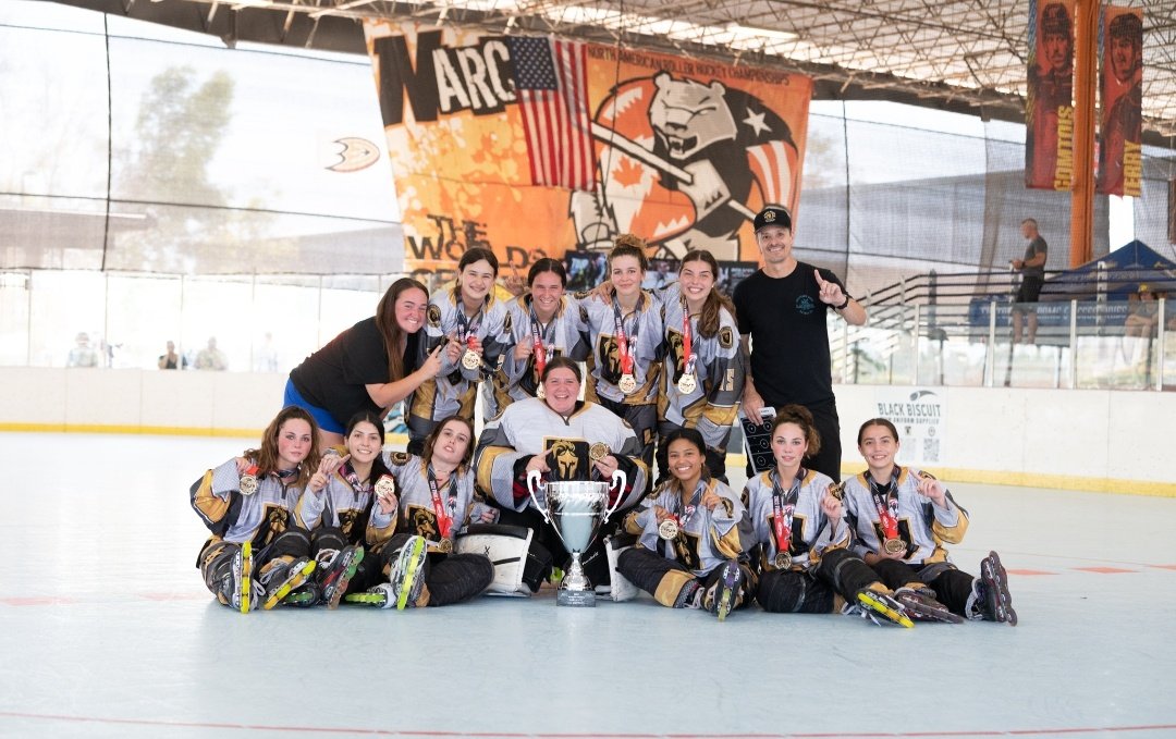 EmelAichele's tweet photo. Winning first place in the 19u girls division at Narch Finals 2022 with this team was the best part of my summer. A perfect way to end the roller season and start college hockey 🥇😃 https://t.co/1LnoXZIz61