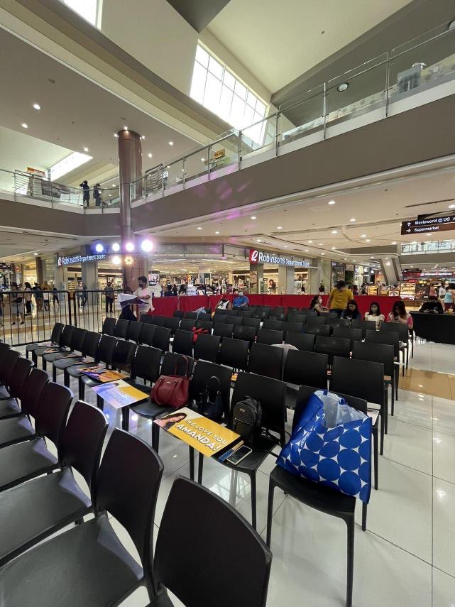 AMANDAmazings's tweet photo. Good afternoon everyone!! 💛

📍 ROBINSONS ANTIPOLO
@amandaazamora @kerizamora206

📸 @Carol_Masangkay 

#ConnectedMallShow 
#ConnectedTheMovie https://t.co/V8Wn9XiTqy