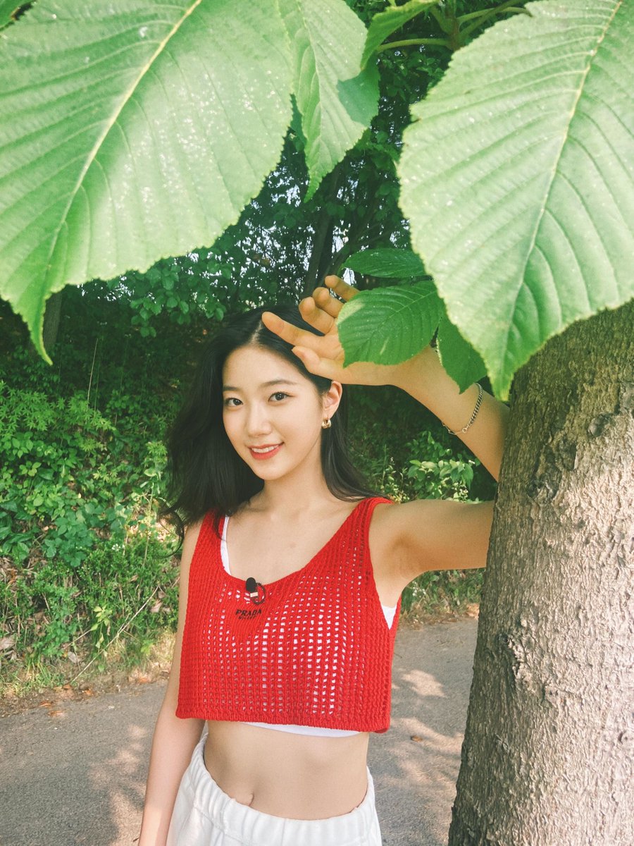 lesserafimpics_'s tweet photo. [220717]🦢💭 https://t.co/EprSbaHejy