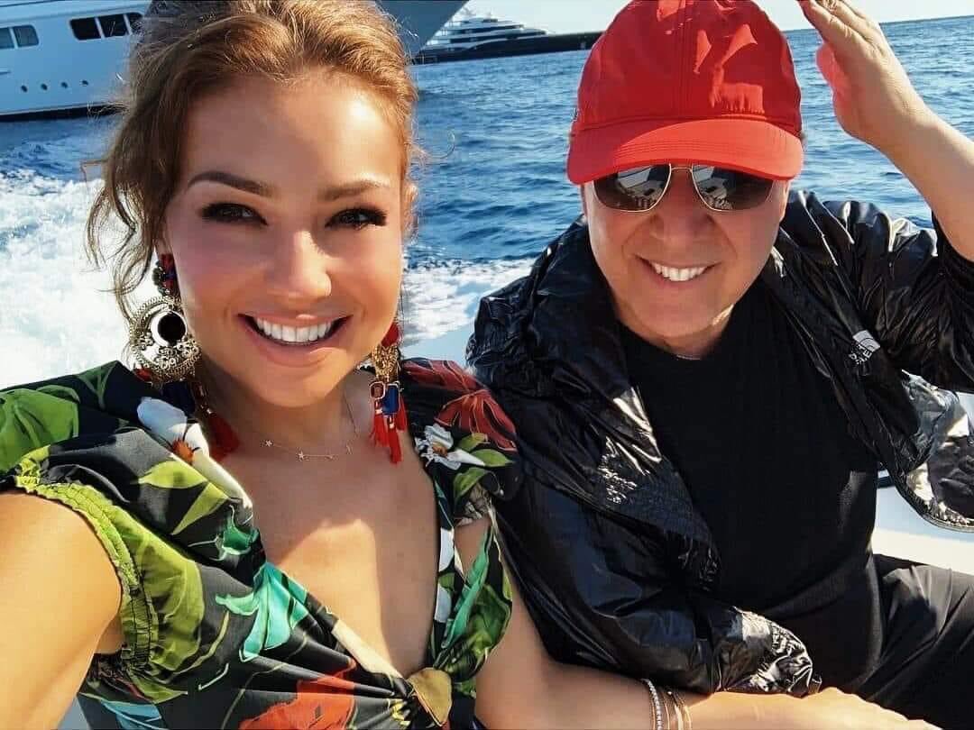 thalia4evermx's tweet photo. La hermosa @thalia junto a su esposo @TommyMottola ❤️🫶🏻 https://t.co/SdXYcBOSRP