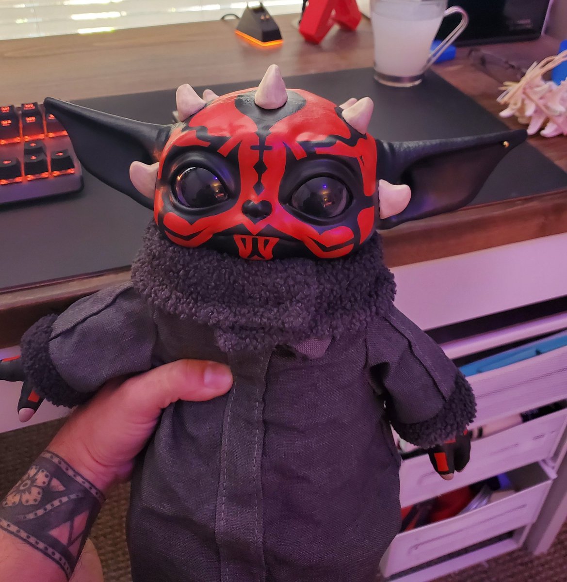 ursuscrow_'s tweet photo. I drew this Grogu last night off of the toy that I customized two years ago. Super pumped on how it turned out. Making stickers to sell at the shop ✨ https://t.co/6l7R1ZXFX4