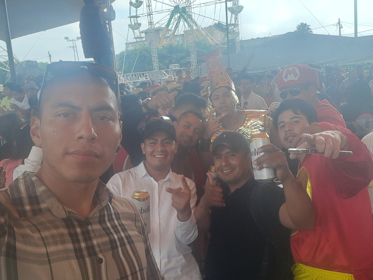 fugitivojulio's tweet photo. Temaranch fest! https://t.co/UhnQSzn2ve
