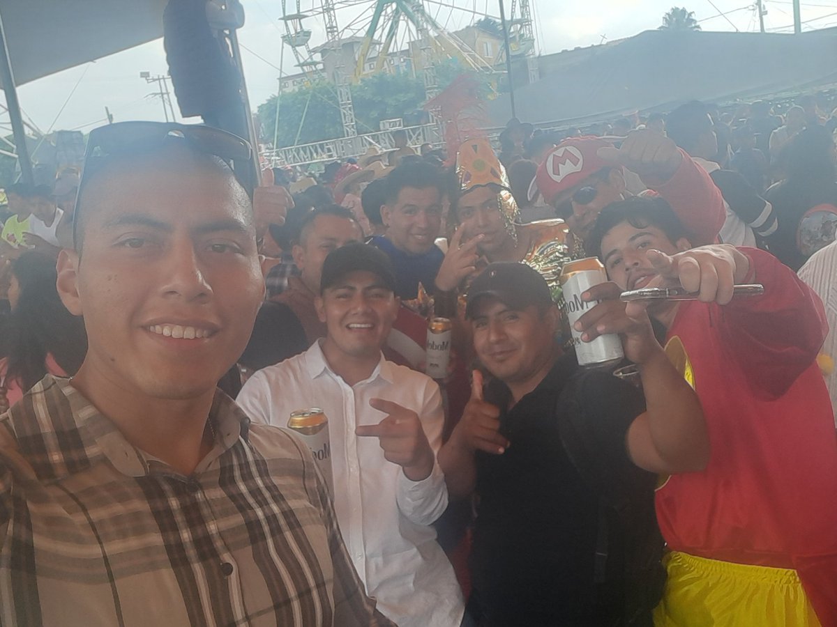 fugitivojulio's tweet photo. Temaranch fest! https://t.co/UhnQSzn2ve