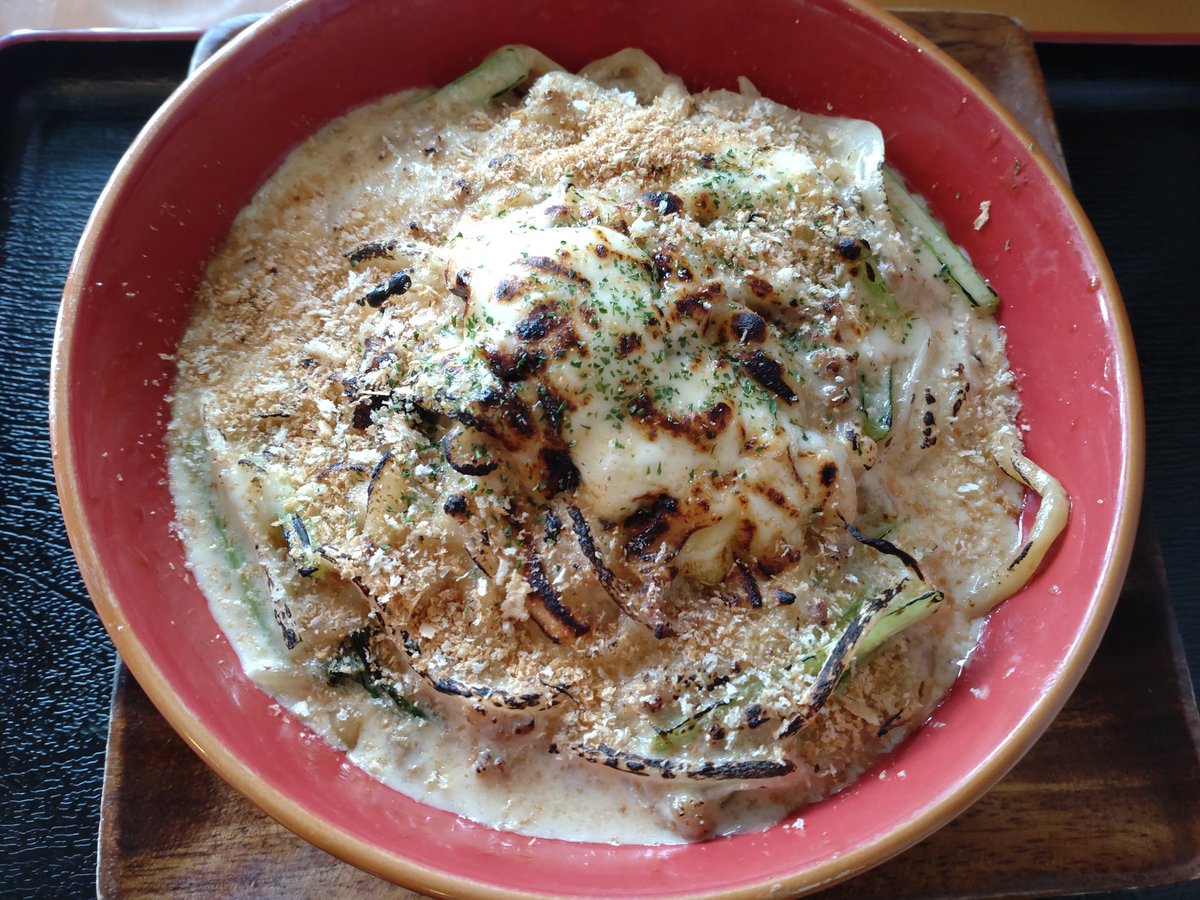tomochon1227's tweet photo. 食麺白🍜

グラタン麺 ¥1000

バター炒めした玉ねぎの甘味と旨味のホワイトソースに良く絡む三河屋製麺の太縮れ麺🧅ほうれん草と挽肉に香ばしくオーブンで焼かれたパン粉とチーズ🍞🧀お箸で食べるパスタ感覚が良かった😋

#らぁ麺・油そばMendesign
#Mendesign #メンデザイン
#花小金井 https://t.co/u8wST7Zucm