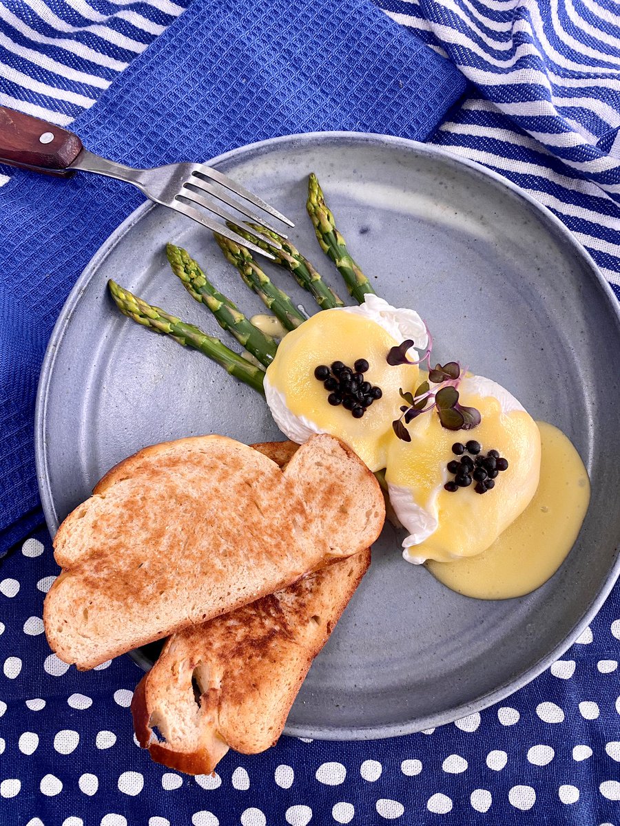 DangweraGeorge's tweet photo. Egg Benedict for Sunday breakfast.... Good morning y’all. #breakfastsunday #chefsinCapetown #breakfastideas https://t.co/abdAbnQOST