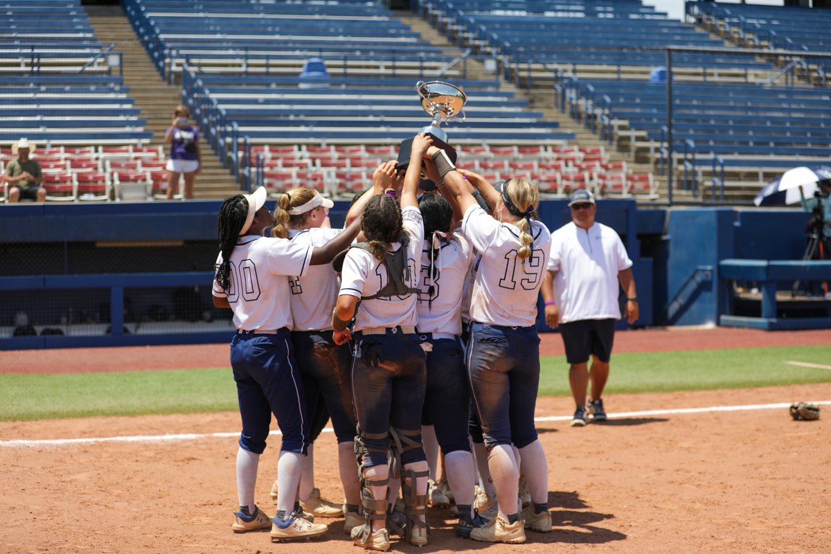 USASoftball's tweet photo. 𝘾𝙊𝙉𝙂𝙍𝘼𝙏𝙐𝙇𝘼𝙏𝙄𝙊𝙉𝙎 to our 2022 #JOCup Champions 🏆🤩

16-Under: @Turnin2Pezz 
18-Under: @StarsColemanBel 

Recap 🗞 https://t.co/Y6kxd41bQ3

#USASoftball | #TheBestPlayInOKC https://t.co/PRExErxEvb