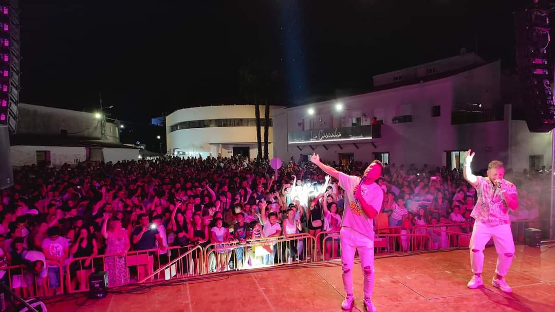 hoyvalverdeleg's tweet photo. Cómo está el concierto de Sergio Contreras. No cabe ni un alfiler.
#valverdedeleganes
#hoyvalverdedeleganes
#fevalpop
#ohara
#sergiocontreras
#javirodriguez https://t.co/7qitBYCbts