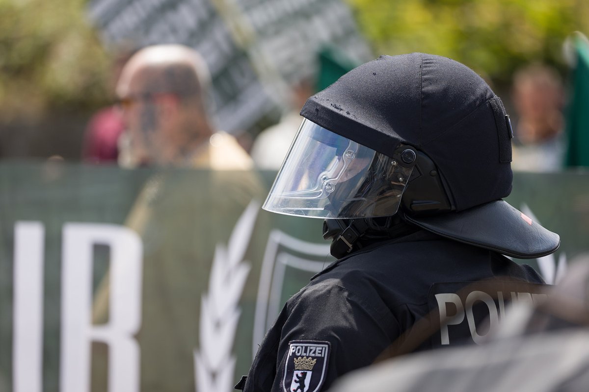 KaiSchwerdt's tweet photo. #Bilddokumentation zum #Nazi-Aufmarsch der #NeueStärke Partei am Samstag 16.07.22 in #Mainz. Rund 60 #Neonazis der #NSP versuchten vergeblich zu marschieren. Bereits nach wenigen Metern wurden sie von #dankeAntifa gestoppt. #block1607mz #mz1607 

73 Fotos: https://t.co/ZvQD6GSqRp https://t.co/BLhczzj9wt