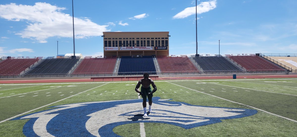 kb_fiadonu7's tweet photo. I'm excited to say i have receive my first college offer from the University of Colorado State Pueblo, I am beyond blessed and thankful for this opportunity ๐๐ช๐พ๐๐พ๐#PackClub #CSUPUBLO #ThunderWovles @CSUPFootball https://t.co/X6jDVwZDa7