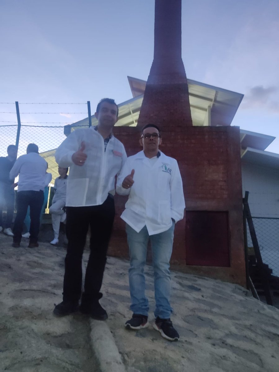GiovaniBataglin's tweet photo. En el Municipio de Guepsa Santander por invitación del Alcalde Osman Arias Acu��a y del señor Jose Quiroga propietario de la empresa Agro Industrial el Rosal, conocimos un trapiche industrializado que hoy es motor del desarrollo de la región, #AgroTurismo  #encantoscampesinos https://t.co/OYIYSp7V3T