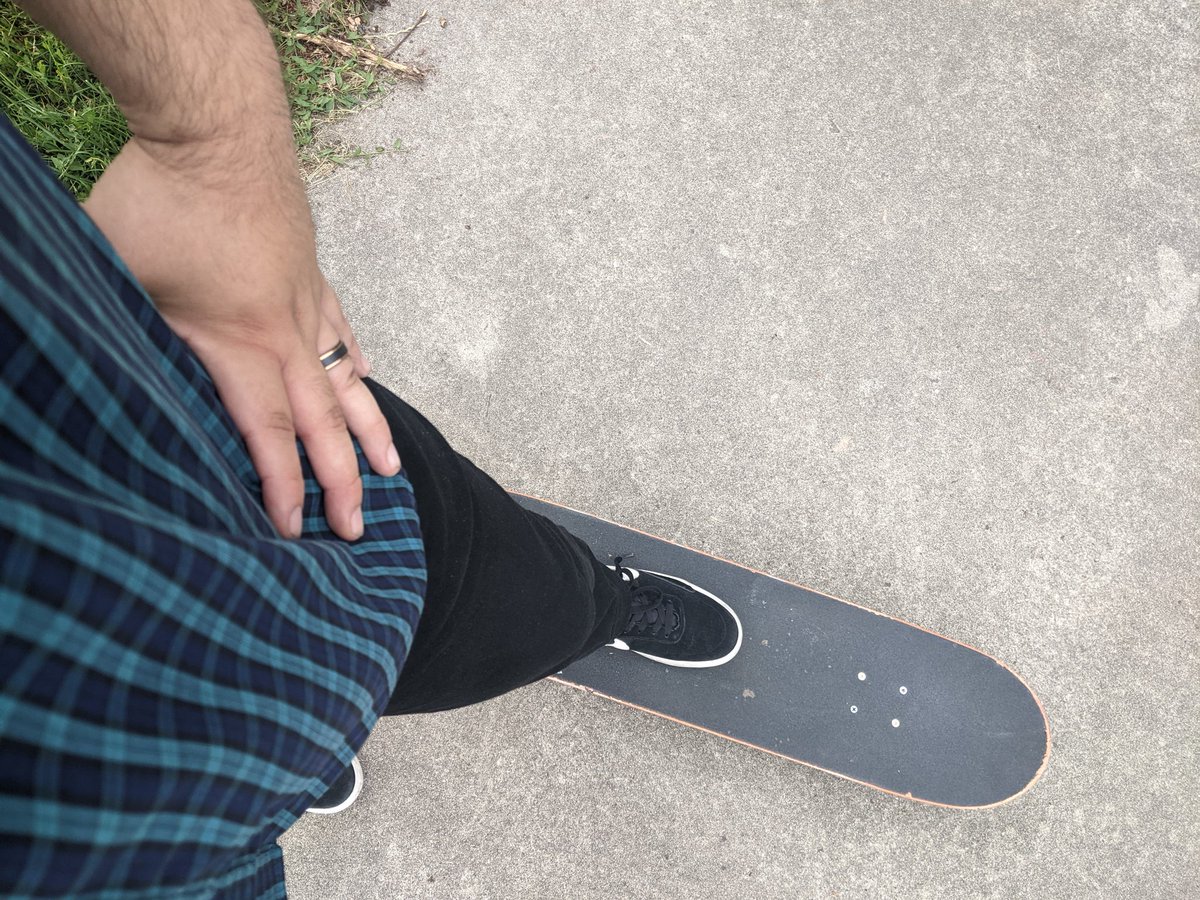 j_sanch44's tweet photo. That new hardware tho #skateboarding #MarriedLife https://t.co/CQyCmWk33n