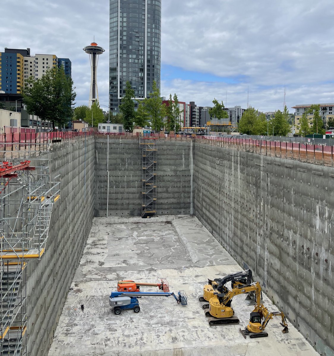 asher_971's tweet photo. UPDATE: For the first time in nearly two years, there is construction equipment in the #SeattleHouse pit. FINALLY! https://t.co/aMsF1ASsXt