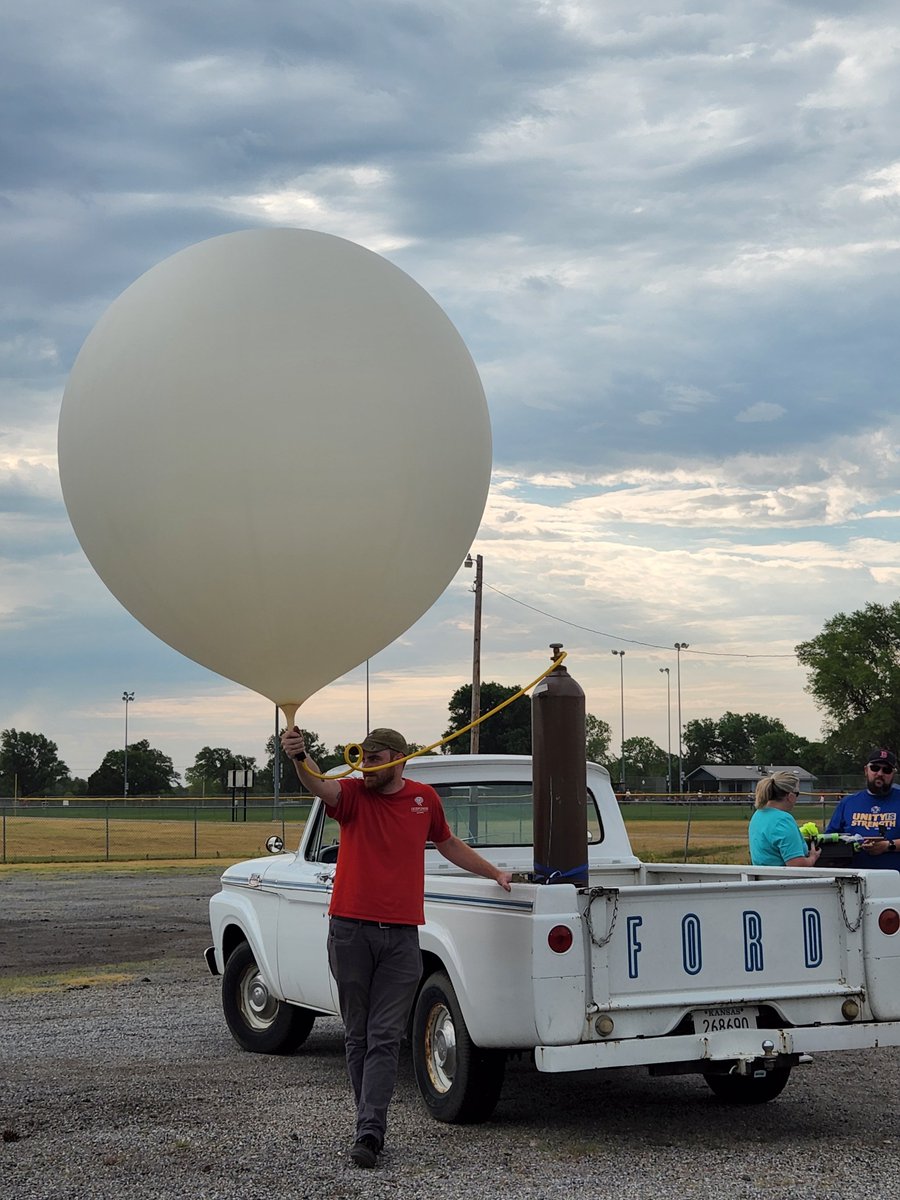 KaylorStacia's tweet photo. Launched a weather balloon with a completed CubeSat and got to fly in a glider with Teachers in Space and the Cosmosphere! Incredible opportunity! #LaunchLearningCosmo #TIS @the_cosmosphere https://t.co/jAv14iYBn0