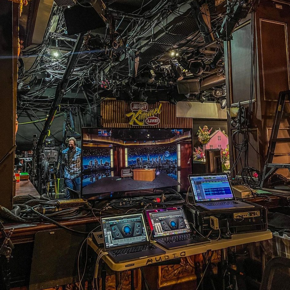 AvidProTools's tweet image. 🎚️ First time on Jimmy Kimmel Live
📷 instagr.am/djirey
▶️ avid.com/pro-tools

#techworld #playbacktech #jimmykimmel #irey #djirey #tvshow #talkshow #music #protools #avid