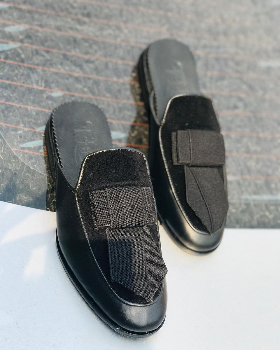 stmattventures's tweet photo. Mens Half Shoe 🖤🖤
Pure leather and very affordable 💯
DM for inquiries ✨

#leather #stmatthews #handmade #handcrafted #affordable 
#TintsAndShades #StreetFashion #mensfashion #menswear #mensgrooming #menstyle #footwear #shoes #slides #surulere https://t.co/MDLaZr84ZM