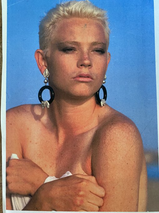 Buck Angel Transsexual - This is me before I transitioned to live my life male. A biological female. This person lives inside of me. She helps me navigate the world. I do not hate her. I found peace with her. But it was impossible to live like this. I cry as I write this. Have some compassion, please. https://t.co/a2VbtgmqPD