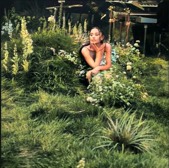 sweeternext's tweet image. i miss the vevo performance 🥲
#arianagrande