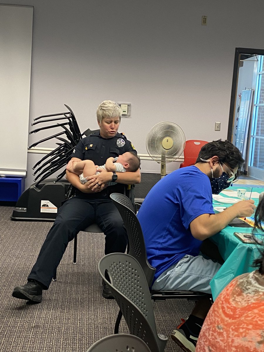 DPDLGBTQ's tweet photo. Cops do it all👮🏼‍♀️.My sweet partner cared for this cutie so mom could paint with her other child!!! #momlife #womanpower #womansupportwoman.#DPD https://t.co/CTAtoBcaEU