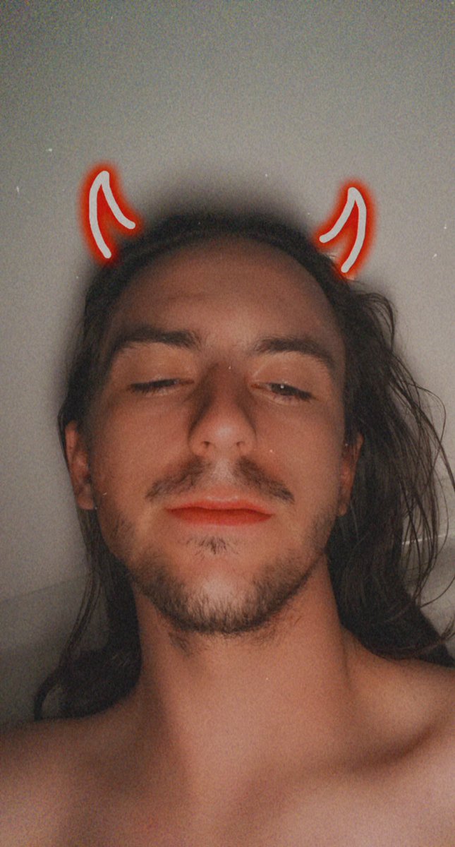 mywillisweak's tweet photo. fatass forehead https://t.co/az3ZJcUzb6